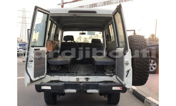 Buy Import Toyota Land Cruiser White Car in Import - Dubai in Ali Sabieh Region Buy Import Toyota Land Cruiser White Car in Import - Dubai in Ali Sabieh Region