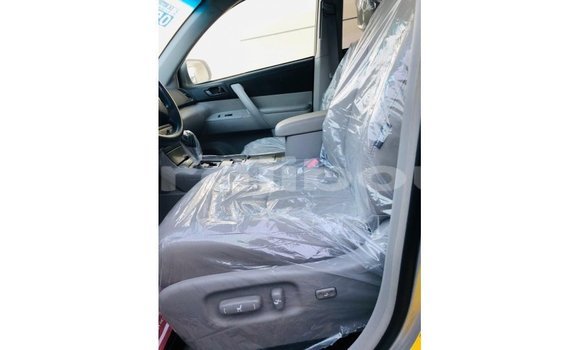 Buy Import Toyota Highlander Other Car in Import - Dubai in Ali Sabieh Region Buy Import Toyota Highlander Other Car in Import - Dubai in Ali Sabieh Region