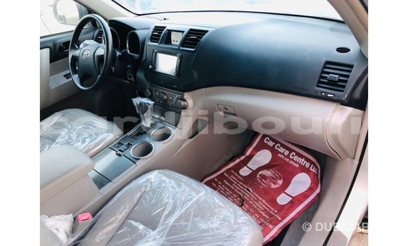 Buy Import Toyota Highlander Other Car in Import - Dubai in Ali Sabieh Region Buy Import Toyota Highlander Other Car in Import - Dubai in Ali Sabieh Region