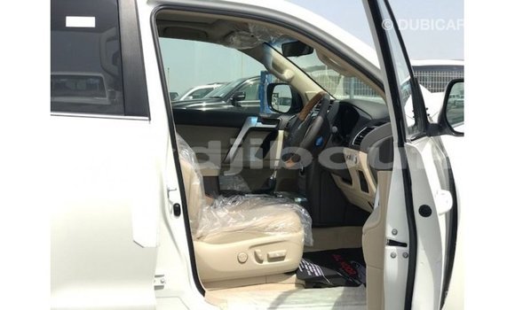 Acheter Import Voiture Toyota Prado Blanc à Import - Dubai, Ali Sabieh Region Acheter Import Voiture Toyota Prado Blanc à Import - Dubai, Ali Sabieh Region