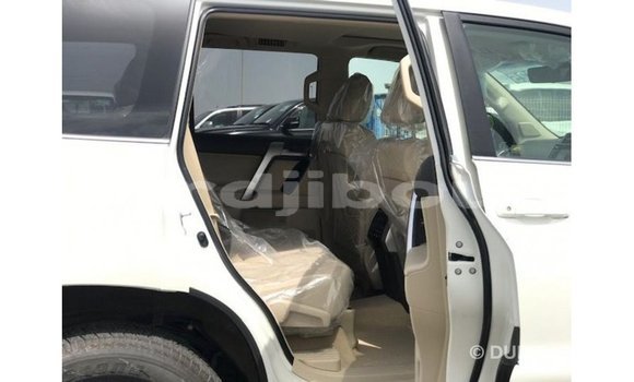 Acheter Import Voiture Toyota Prado Blanc à Import - Dubai, Ali Sabieh Region Acheter Import Voiture Toyota Prado Blanc à Import - Dubai, Ali Sabieh Region