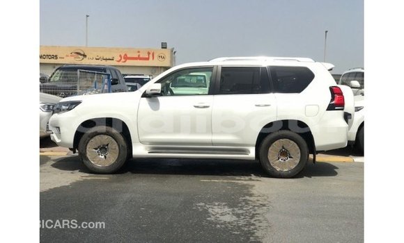 Acheter Import Voiture Toyota Prado Blanc à Import - Dubai, Ali Sabieh Region Acheter Import Voiture Toyota Prado Blanc à Import - Dubai, Ali Sabieh Region