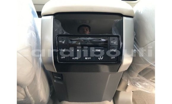 Acheter Import Voiture Toyota Prado Blanc à Import - Dubai, Ali Sabieh Region Acheter Import Voiture Toyota Prado Blanc à Import - Dubai, Ali Sabieh Region