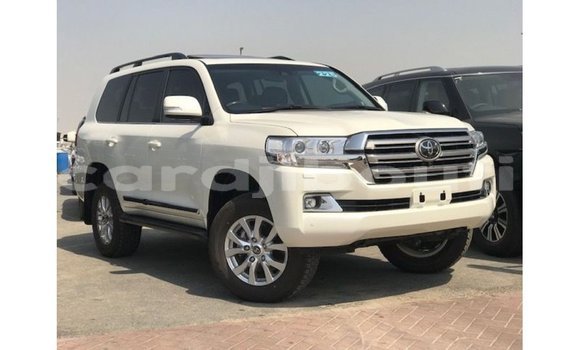 Buy Import Toyota Land Cruiser White Car in Import - Dubai in Ali Sabieh Region Buy Import Toyota Land Cruiser White Car in Import - Dubai in Ali Sabieh Region