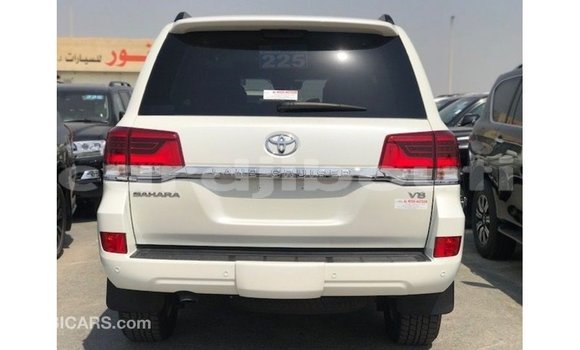 Acheter Import Voiture Toyota Land Cruiser Blanc à Import - Dubai, Ali Sabieh Region Acheter Import Voiture Toyota Land Cruiser Blanc à Import - Dubai, Ali Sabieh Region