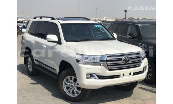 Acheter Import Voiture Toyota Land Cruiser Blanc à Import - Dubai, Ali Sabieh Region Acheter Import Voiture Toyota Land Cruiser Blanc à Import - Dubai, Ali Sabieh Region