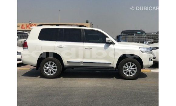 Acheter Import Voiture Toyota Land Cruiser Blanc à Import - Dubai, Ali Sabieh Region Acheter Import Voiture Toyota Land Cruiser Blanc à Import - Dubai, Ali Sabieh Region