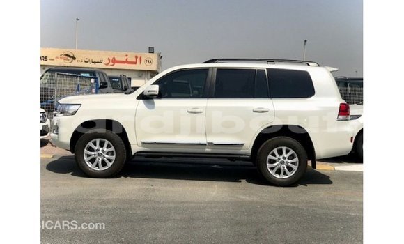 Acheter Import Voiture Toyota Land Cruiser Blanc à Import - Dubai, Ali Sabieh Region Acheter Import Voiture Toyota Land Cruiser Blanc à Import - Dubai, Ali Sabieh Region