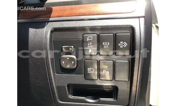 Acheter Import Voiture Toyota Land Cruiser Blanc à Import - Dubai, Ali Sabieh Region Acheter Import Voiture Toyota Land Cruiser Blanc à Import - Dubai, Ali Sabieh Region