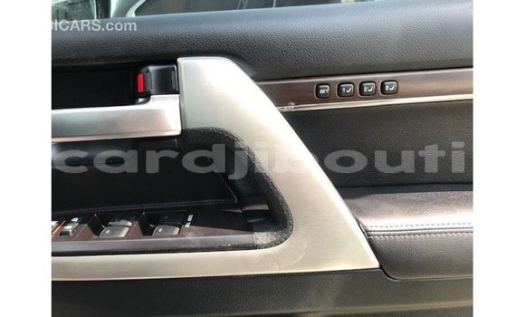 Acheter Import Voiture Toyota Land Cruiser Blanc à Import - Dubai, Ali Sabieh Region Acheter Import Voiture Toyota Land Cruiser Blanc à Import - Dubai, Ali Sabieh Region