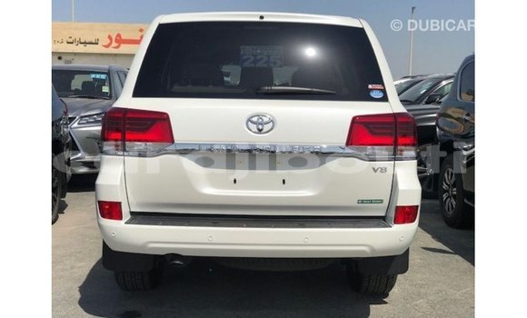 Acheter Import Voiture Toyota Land Cruiser Blanc à Import - Dubai, Ali Sabieh Region Acheter Import Voiture Toyota Land Cruiser Blanc à Import - Dubai, Ali Sabieh Region