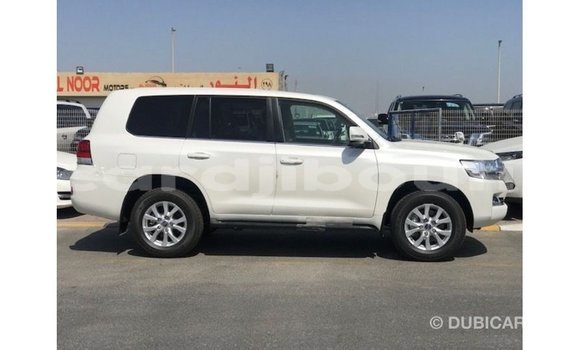 Acheter Import Voiture Toyota Land Cruiser Blanc à Import - Dubai, Ali Sabieh Region Acheter Import Voiture Toyota Land Cruiser Blanc à Import - Dubai, Ali Sabieh Region