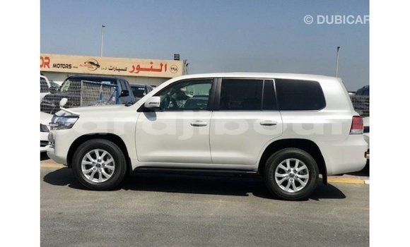 Acheter Import Voiture Toyota Land Cruiser Blanc à Import - Dubai, Ali Sabieh Region Acheter Import Voiture Toyota Land Cruiser Blanc à Import - Dubai, Ali Sabieh Region