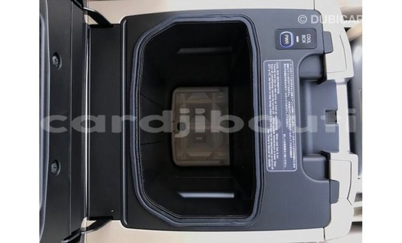 Acheter Import Voiture Toyota Land Cruiser Blanc à Import - Dubai, Ali Sabieh Region Acheter Import Voiture Toyota Land Cruiser Blanc à Import - Dubai, Ali Sabieh Region