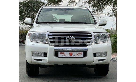 Acheter Import Voiture Toyota Land Cruiser Blanc à Import - Dubai, Ali Sabieh Region Acheter Import Voiture Toyota Land Cruiser Blanc à Import - Dubai, Ali Sabieh Region
