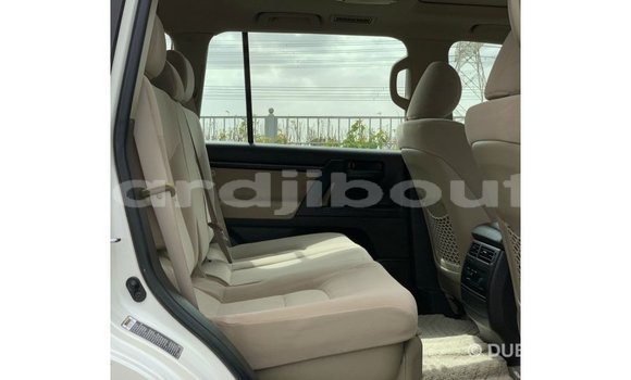 Acheter Import Voiture Toyota Land Cruiser Blanc à Import - Dubai, Ali Sabieh Region Acheter Import Voiture Toyota Land Cruiser Blanc à Import - Dubai, Ali Sabieh Region