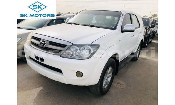 Acheter Import Voiture Toyota Fortuner Blanc à Import - Dubai, Ali Sabieh Region
