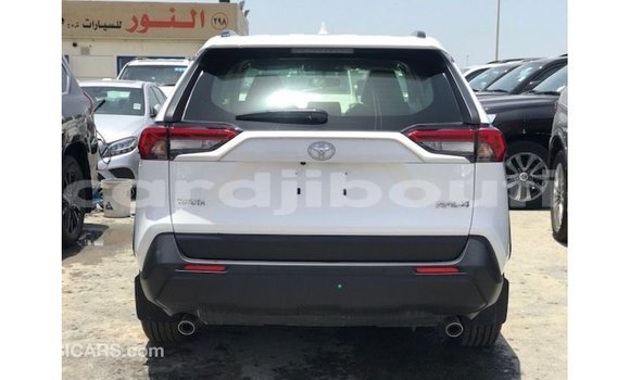 Acheter Import Voiture Toyota 4Runner Blanc à Import - Dubai, Ali Sabieh Region Acheter Import Voiture Toyota 4Runner Blanc à Import - Dubai, Ali Sabieh Region