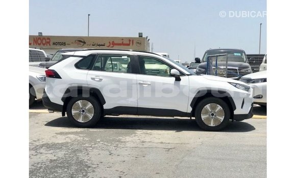 Acheter Import Voiture Toyota 4Runner Blanc à Import - Dubai, Ali Sabieh Region Acheter Import Voiture Toyota 4Runner Blanc à Import - Dubai, Ali Sabieh Region
