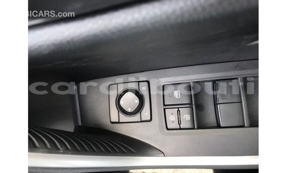 Acheter Import Voiture Toyota 4Runner Blanc à Import - Dubai, Ali Sabieh Region Acheter Import Voiture Toyota 4Runner Blanc à Import - Dubai, Ali Sabieh Region