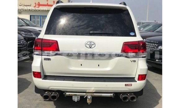 Acheter Import Voiture Toyota Land Cruiser Blanc à Import - Dubai, Ali Sabieh Region Acheter Import Voiture Toyota Land Cruiser Blanc à Import - Dubai, Ali Sabieh Region