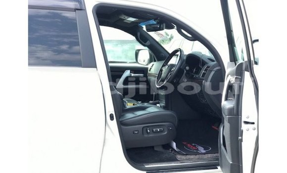 Acheter Import Voiture Toyota Land Cruiser Blanc à Import - Dubai, Ali Sabieh Region Acheter Import Voiture Toyota Land Cruiser Blanc à Import - Dubai, Ali Sabieh Region