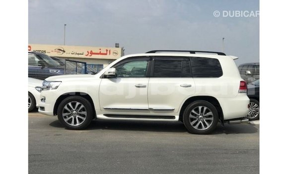 Acheter Import Voiture Toyota Land Cruiser Blanc à Import - Dubai, Ali Sabieh Region Acheter Import Voiture Toyota Land Cruiser Blanc à Import - Dubai, Ali Sabieh Region