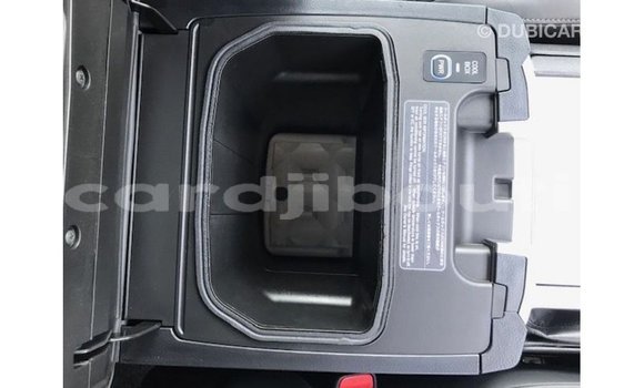 Acheter Import Voiture Toyota Land Cruiser Blanc à Import - Dubai, Ali Sabieh Region Acheter Import Voiture Toyota Land Cruiser Blanc à Import - Dubai, Ali Sabieh Region