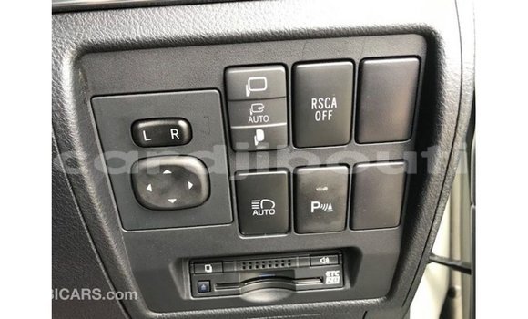 Acheter Import Voiture Toyota Land Cruiser Blanc à Import - Dubai, Ali Sabieh Region Acheter Import Voiture Toyota Land Cruiser Blanc à Import - Dubai, Ali Sabieh Region