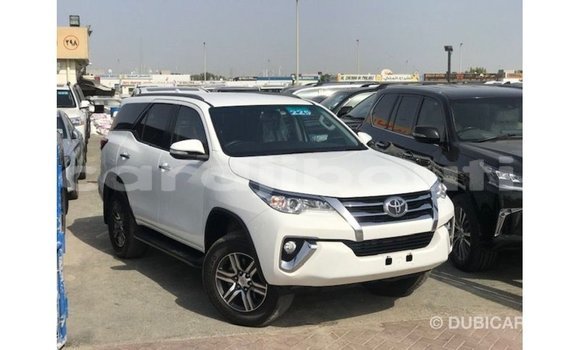 Acheter Import Voiture Toyota Fortuner Blanc à Import - Dubai, Ali Sabieh Region Acheter Import Voiture Toyota Fortuner Blanc à Import - Dubai, Ali Sabieh Region