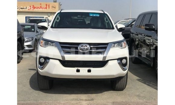 Acheter Import Voiture Toyota Fortuner Blanc à Import - Dubai, Ali Sabieh Region Acheter Import Voiture Toyota Fortuner Blanc à Import - Dubai, Ali Sabieh Region