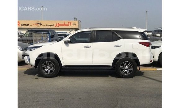 Acheter Import Voiture Toyota Fortuner Blanc à Import - Dubai, Ali Sabieh Region Acheter Import Voiture Toyota Fortuner Blanc à Import - Dubai, Ali Sabieh Region