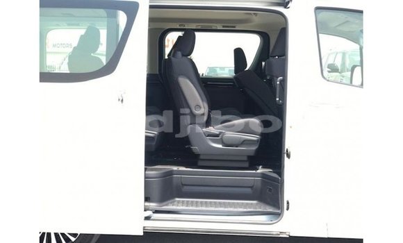 Acheter Import Voiture Toyota Granvia Blanc à Import - Dubai, Ali Sabieh Region Acheter Import Voiture Toyota Granvia Blanc à Import - Dubai, Ali Sabieh Region