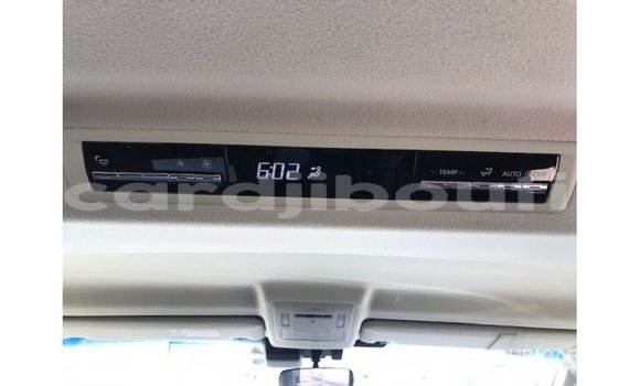 Acheter Import Voiture Toyota Granvia Blanc à Import - Dubai, Ali Sabieh Region Acheter Import Voiture Toyota Granvia Blanc à Import - Dubai, Ali Sabieh Region