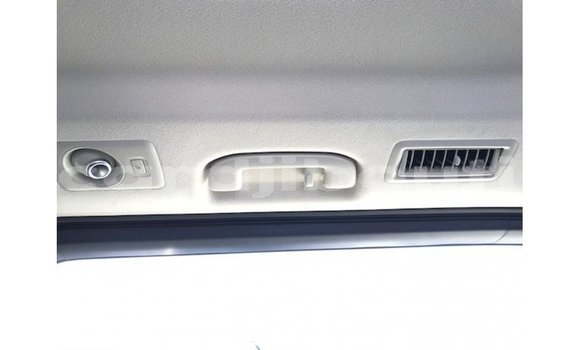 Acheter Import Voiture Toyota Granvia Blanc à Import - Dubai, Ali Sabieh Region Acheter Import Voiture Toyota Granvia Blanc à Import - Dubai, Ali Sabieh Region