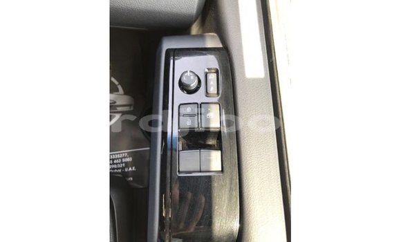 Acheter Import Voiture Toyota Granvia Blanc à Import - Dubai, Ali Sabieh Region Acheter Import Voiture Toyota Granvia Blanc à Import - Dubai, Ali Sabieh Region