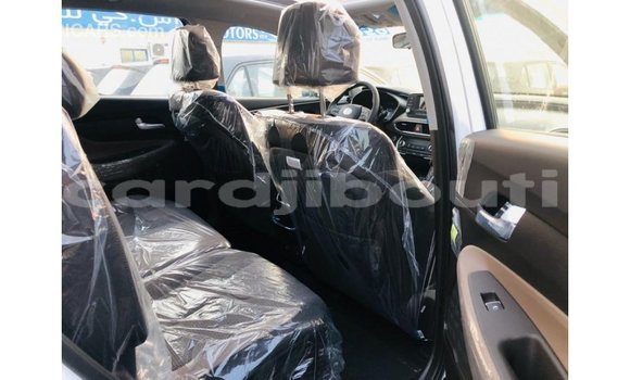 Buy Import Hyundai Santa Fe White Car in Import - Dubai in Ali Sabieh Region Buy Import Hyundai Santa Fe White Car in Import - Dubai in Ali Sabieh Region