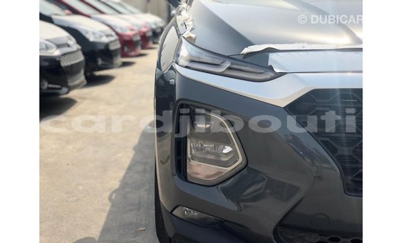 Buy Import Hyundai Santa Fe Green Car in Import - Dubai in Ali Sabieh Region Buy Import Hyundai Santa Fe Green Car in Import - Dubai in Ali Sabieh Region