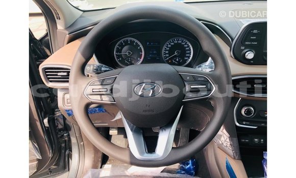 Buy Import Hyundai Santa Fe Green Car in Import - Dubai in Ali Sabieh Region Buy Import Hyundai Santa Fe Green Car in Import - Dubai in Ali Sabieh Region