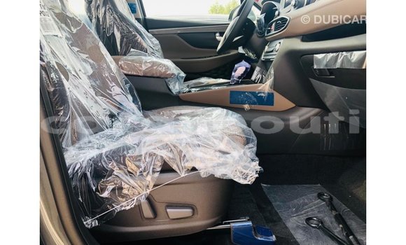 Buy Import Hyundai Santa Fe Green Car in Import - Dubai in Ali Sabieh Region Buy Import Hyundai Santa Fe Green Car in Import - Dubai in Ali Sabieh Region
