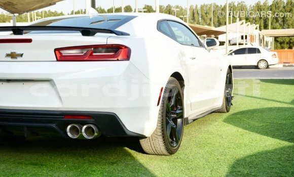 Acheter Import Voiture Chevrolet Camaro Blanc à Import - Dubai, Ali Sabieh Region Acheter Import Voiture Chevrolet Camaro Blanc à Import - Dubai, Ali Sabieh Region