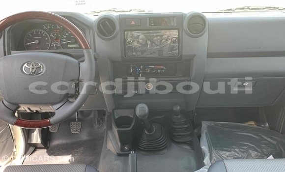 Buy Import Toyota Land Cruiser White Car in Import - Dubai in Ali Sabieh Region Buy Import Toyota Land Cruiser White Car in Import - Dubai in Ali Sabieh Region
