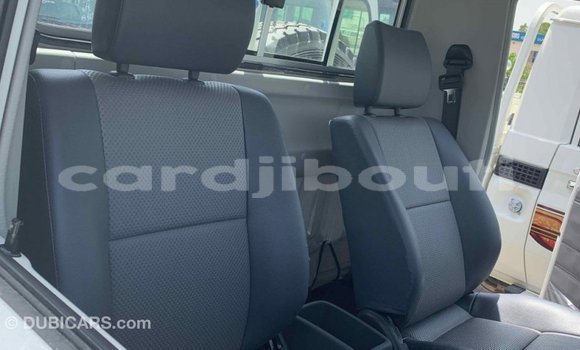 Buy Import Toyota Land Cruiser White Car in Import - Dubai in Ali Sabieh Region Buy Import Toyota Land Cruiser White Car in Import - Dubai in Ali Sabieh Region
