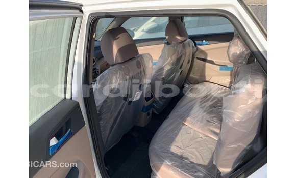 Buy Import Hyundai Tucson White Car in Import - Dubai in Ali Sabieh Region Buy Import Hyundai Tucson White Car in Import - Dubai in Ali Sabieh Region