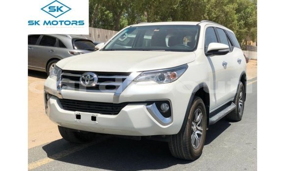 Buy Import Toyota Fortuner White Car in Import - Dubai in Ali Sabieh Region