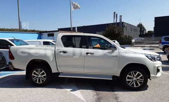 Acheter Occasion Voiture Toyota Hilux Blanc à 'Ali Sabieh, Ali Sabieh Region Acheter Occasion Voiture Toyota Hilux Blanc à 'Ali Sabieh, Ali Sabieh Region