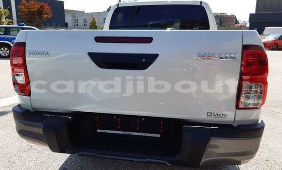 Acheter Occasion Voiture Toyota Hilux Blanc à 'Ali Sabieh, Ali Sabieh Region Acheter Occasion Voiture Toyota Hilux Blanc à 'Ali Sabieh, Ali Sabieh Region