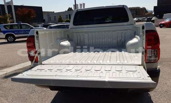 Acheter Occasion Voiture Toyota Hilux Blanc à 'Ali Sabieh, Ali Sabieh Region Acheter Occasion Voiture Toyota Hilux Blanc à 'Ali Sabieh, Ali Sabieh Region