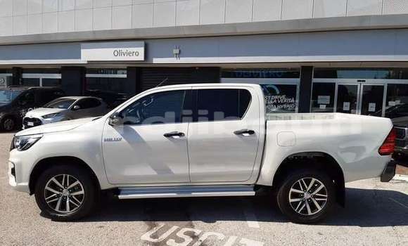 Acheter Occasion Voiture Toyota Hilux Blanc à 'Ali Sabieh, Ali Sabieh Region Acheter Occasion Voiture Toyota Hilux Blanc à 'Ali Sabieh, Ali Sabieh Region