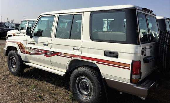 Acheter Occasion Voiture Toyota Land Cruiser Blanc à 'Ali Sabieh, Ali Sabieh Region Acheter Occasion Voiture Toyota Land Cruiser Blanc à 'Ali Sabieh, Ali Sabieh Region
